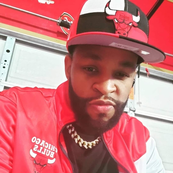 Profile Picture of Datwan Artis (@datwanartis) on Poshmark