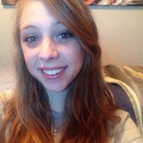 Profile Picture of Macey Shellhouse (@maceyshellhouse) on Poshmark