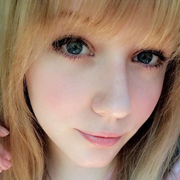 Profile Picture of Amanda Chambers (@redpanda5868) on Poshmark