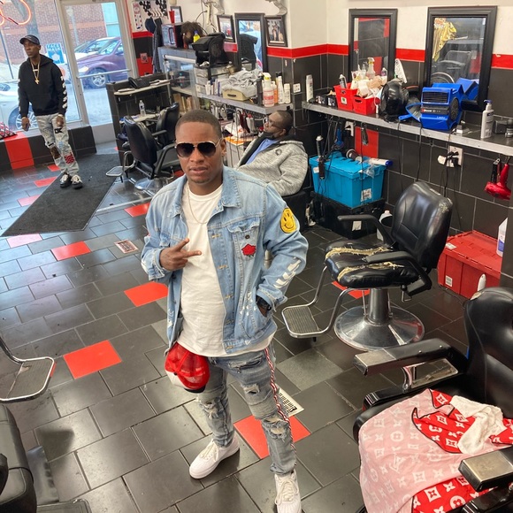 Profile Picture of Curtis Hunter (@kurtcobanks) on Poshmark