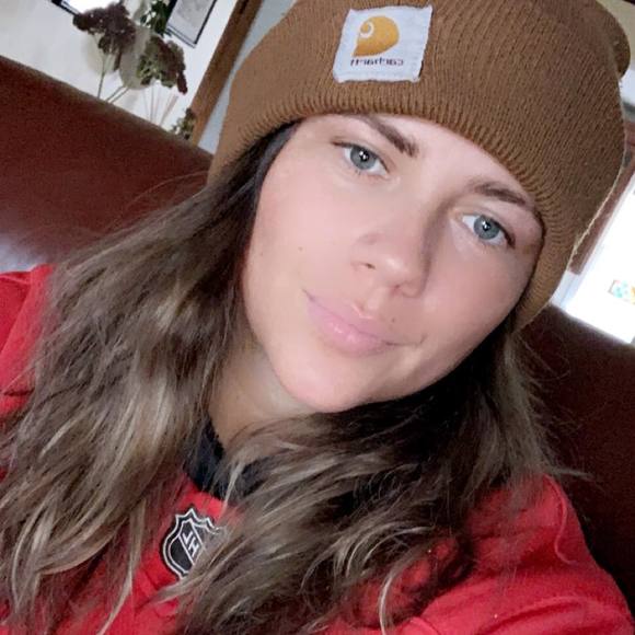 Profile Picture of Maddie Deyling (@maddie_deyling) on Poshmark