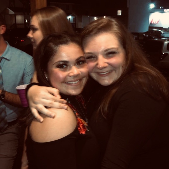 Profile Picture of Faith Lepovsky (@faithlepovsky) on Poshmark