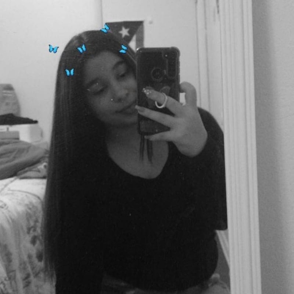 Profile Picture of Liz maries Pérez ramos (@limarys986) on Poshmark