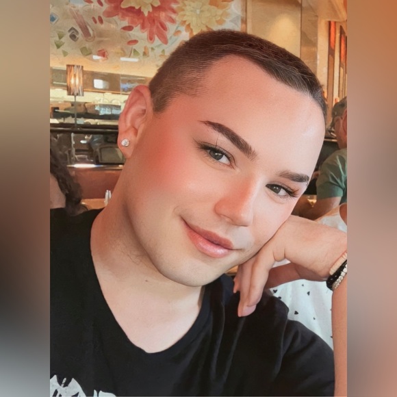 Profile Picture of Cory Holbrook (@cory_holbrook) on Poshmark