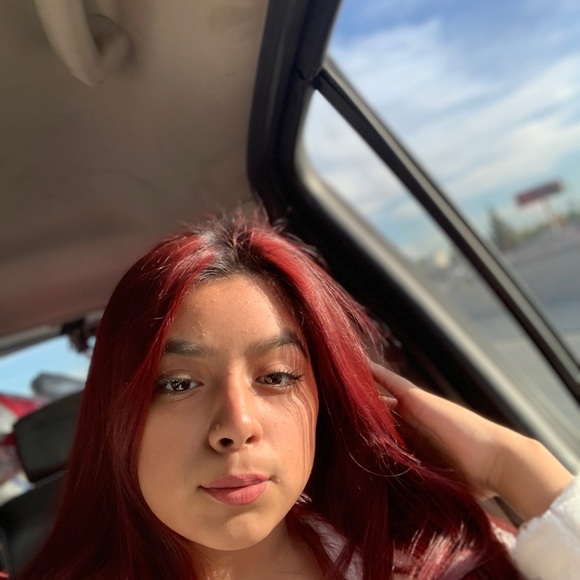 Profile Picture of Iris Valencia (@irisbby31) on Poshmark