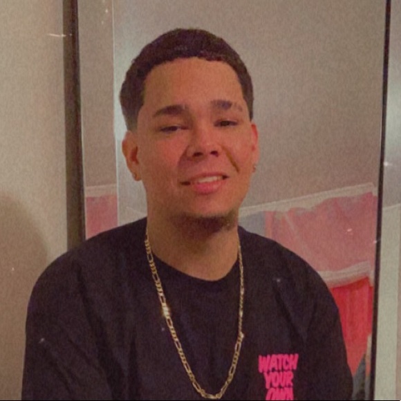 Profile Picture of Kelvin Rivera (@kelvino2301) on Poshmark