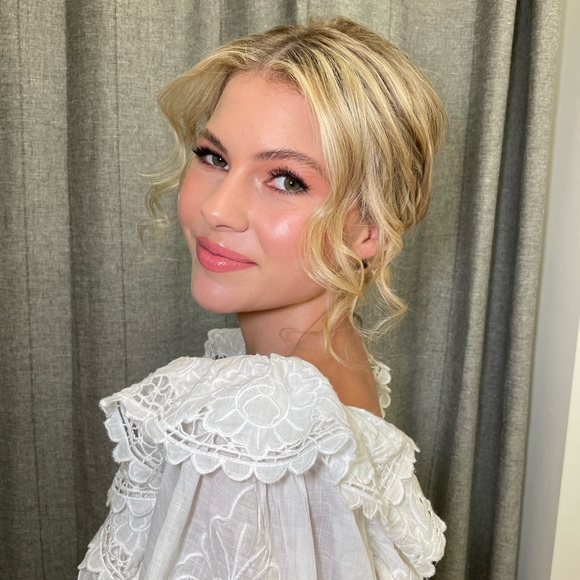 Jessie Goldsworthy - Poshmark Profile Picture of Jessie Goldsworthy (@jessiegoldswort) on Poshmark