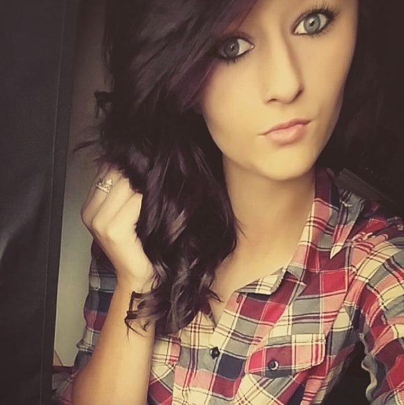 Profile Picture of Megan Steinmiller (@meganamis) on Poshmark