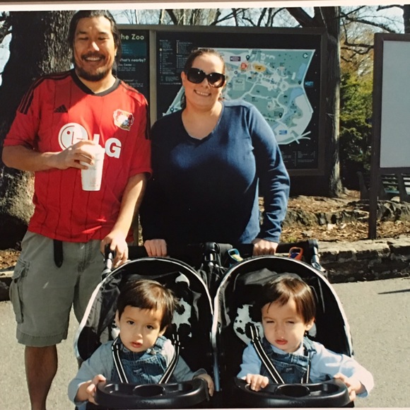 Profile Picture of Eileen Wong (@emwong74) on Poshmark