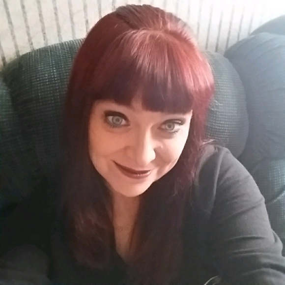 Deanna Hennager - Poshmark Profile Picture of Deanna Hennager (@dehennager) on Poshmark