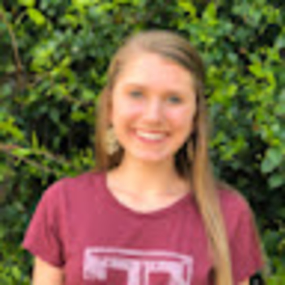 Profile Picture of Shannon Engle (@shannon_engle) on Poshmark