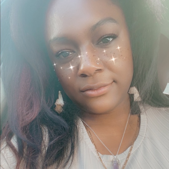Profile Picture of Alex Hale (@alexhale660) on Poshmark