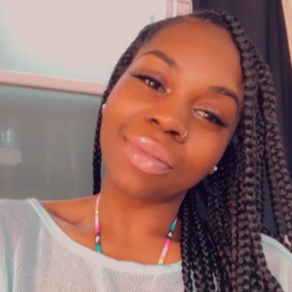 Profile Picture of A Martin (@azizagirl) on Poshmark