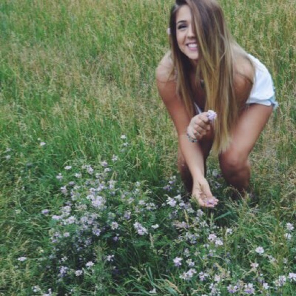 Profile Picture of Riley Maksymiu (@rileymaksymiu) on Poshmark