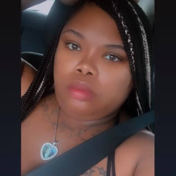 Profile Picture of Taheerah Crumbley (@lilteetee_4life) on Poshmark