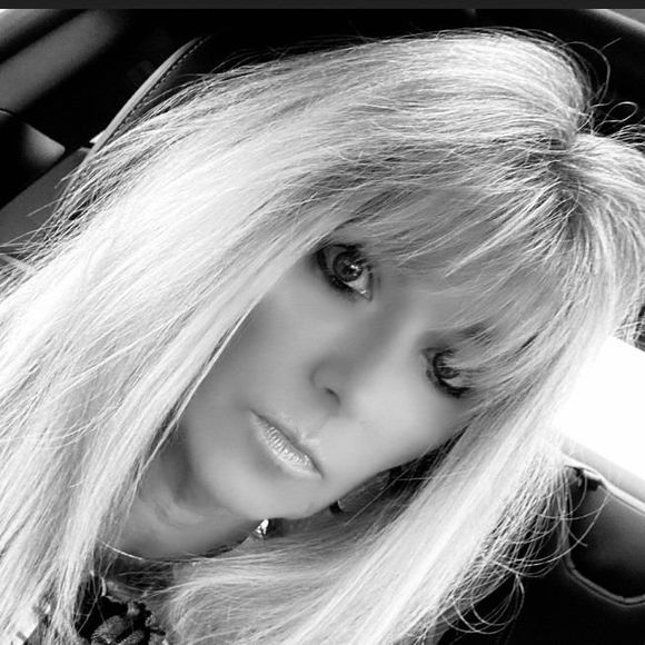 Profile Picture of Michelle Makos (@michellemakos) on Poshmark