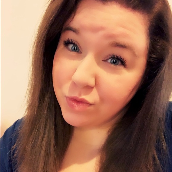 Profile Picture of Meagan Wright (@mwright0593) on Poshmark