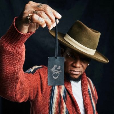 Profile Picture of DL Hughley (@RealDLHughley) on Twitter
