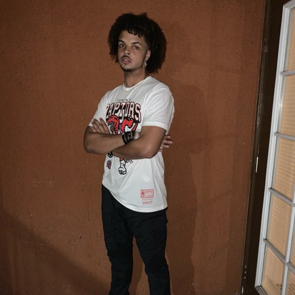 Profile Picture of Larry Oldham (@lvtrey1217) on Poshmark