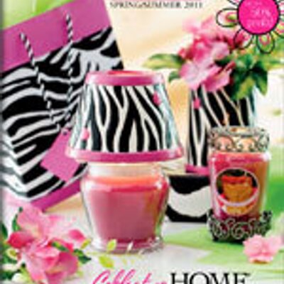 Profile Picture of Suzanne Bradley (@HOMECELEBRATING) on Twitter
