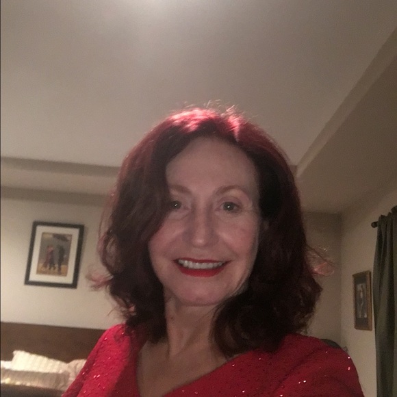 Profile Picture of Sherry Davies (@redheadattorney) on Poshmark