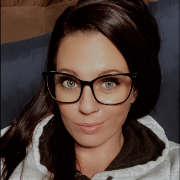 Profile Picture of Kristie Curwick (@kristie834) on Poshmark