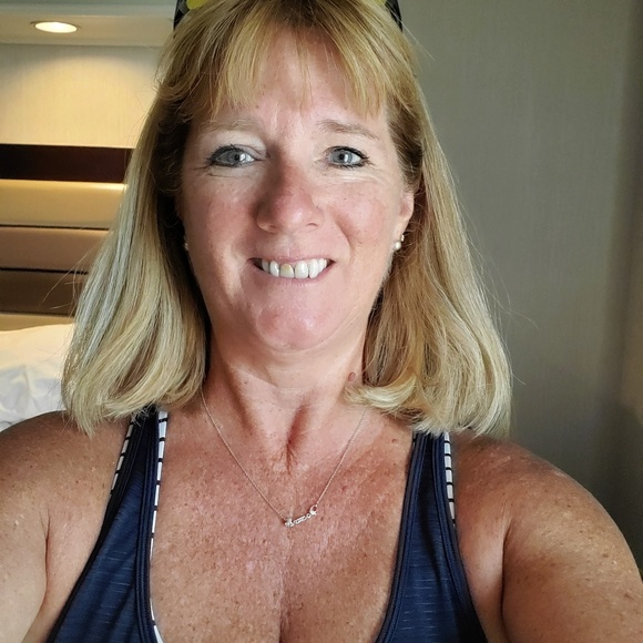 Profile Picture of Cindy Weichbrod (@mcweic) on Poshmark