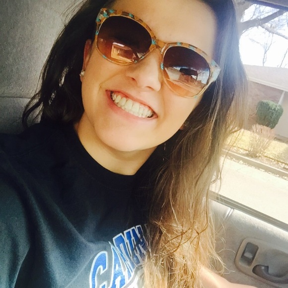 Profile Picture of Alyssa Hermes (@aherm10) on Poshmark