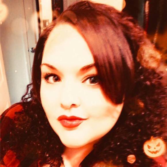 Profile Picture of Cassaundra Nabors (@cassaundra21415) on Poshmark