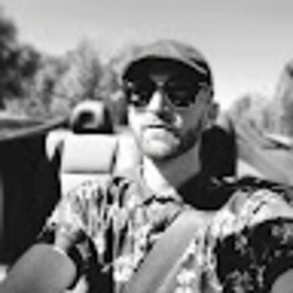 Profile Picture of Cory Peterson (@corypeterson0) on Poshmark