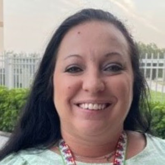 Profile Picture of Jennifer Jeanbart (@jenniferlthr) on Poshmark