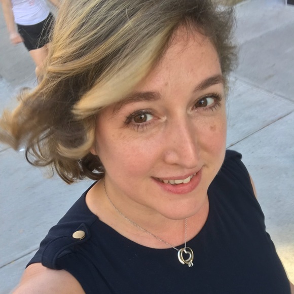 Profile Picture of Amanda Cornwall (@mandedah) on Poshmark