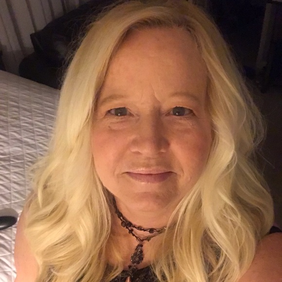 Profile Picture of Kim Bowser (@kimide86) on Poshmark