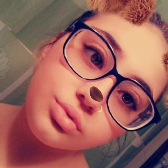 Profile Picture of Talea Grotting (@talea221) on Poshmark