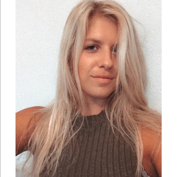 Profile Picture of Kelly Black (@omigoshkelly) on Poshmark