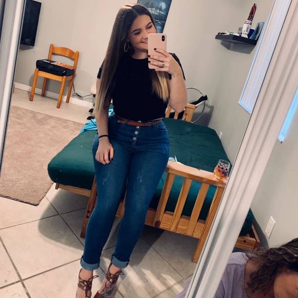 Profile Picture of Brianna Pesce (@bpesce) on Poshmark