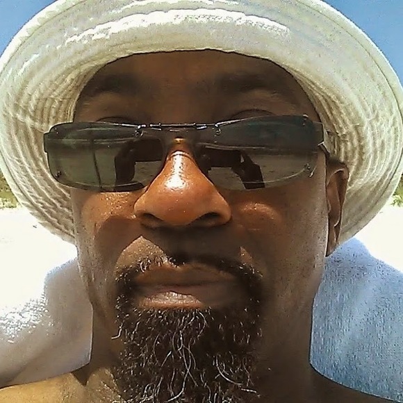 Profile Picture of Anthony Sampson (@asam263) on Poshmark