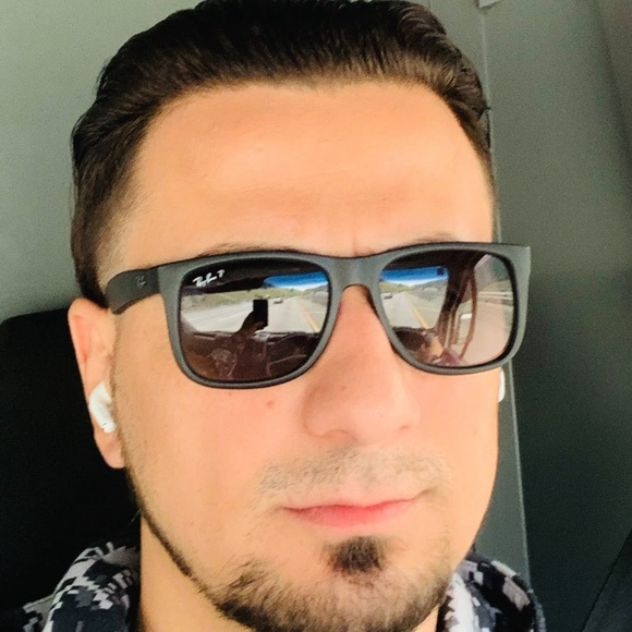 Profile Picture of David Grigoryan (@david_grigoryan) on Poshmark