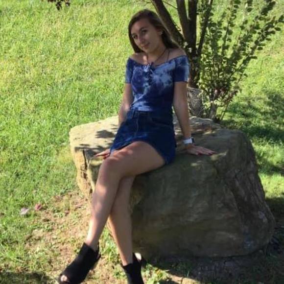 Profile Picture of Emily Kanoski (@emma2marie16) on Poshmark