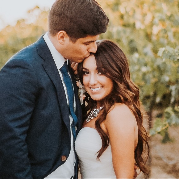 Profile Picture of Cristine Pettibone (@cristinepbone) on Poshmark