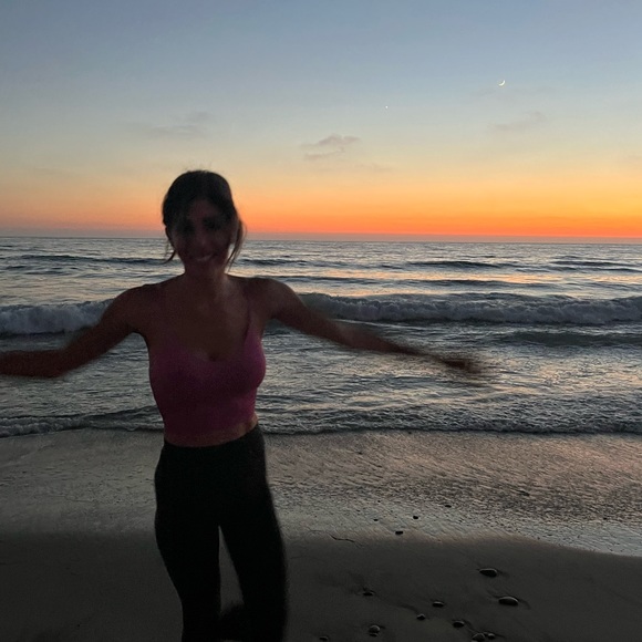 Profile Picture of Sarah Espinoza (@sarahespinoz539) on Poshmark
