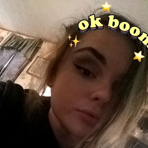 Profile Picture of Cheyenne Sinclair (@cheyennesinclai) on Poshmark