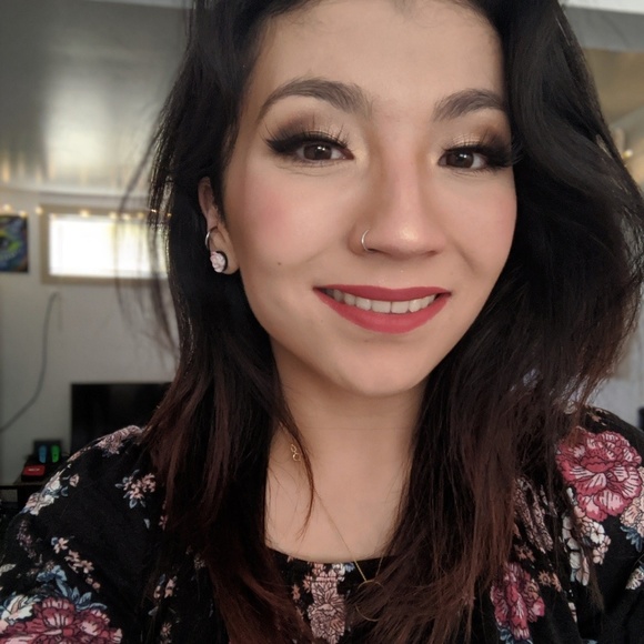 Profile Picture of Leandra Cervantes (@leandrachoy) on Poshmark