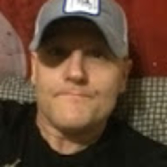 Profile Picture of Mitchell Battles (@mitchbattles190) on Poshmark