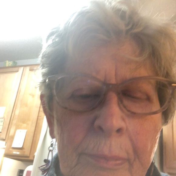 Profile Picture of Linda Wilkins (@rewear6645) on Poshmark