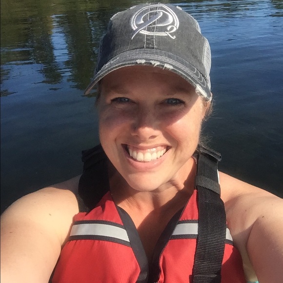 Profile Picture of Nicole Heffington (@_heffington) on Poshmark