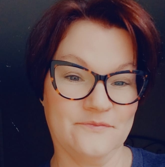 Profile Picture of Maureen Shavor (@moey1004) on Poshmark