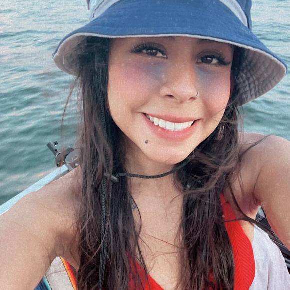 Profile Picture of Claudia Valentina (@claudiavalentin) on Poshmark