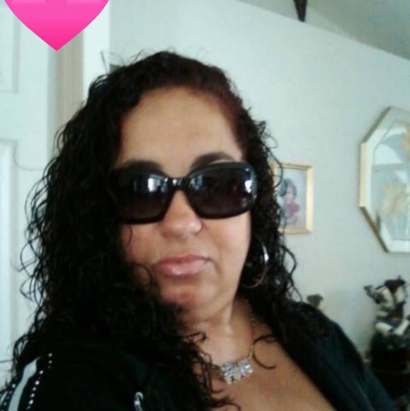 Profile Picture of Yusimi Valencia (@yusi1970) on Poshmark