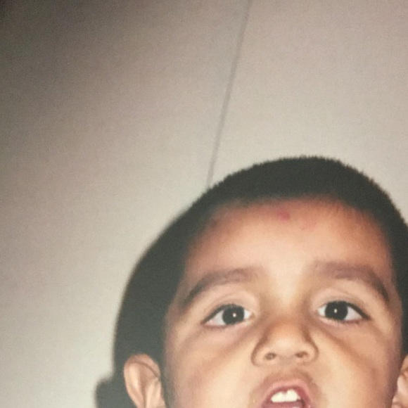 Profile Picture of Brian Ballesteros (@brianmarkets) on Poshmark